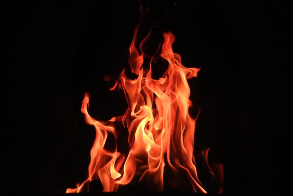 El fuego es un símbolo común de Pentecostés